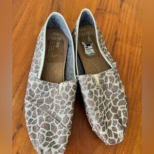 Toms Glitter Giraffe Print Slip On Shoes